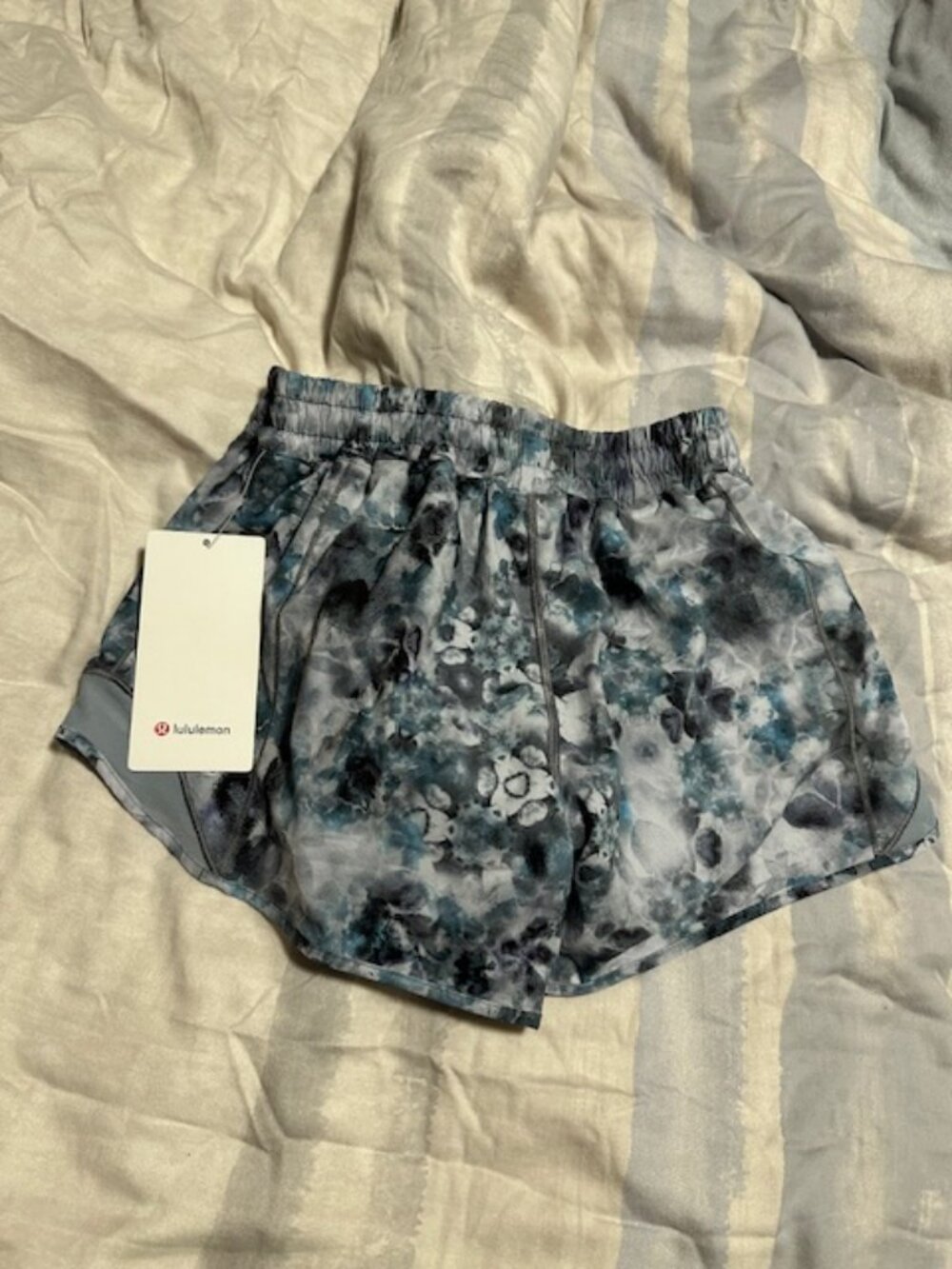 NWT Lululemon HOtty hot shorts size 6